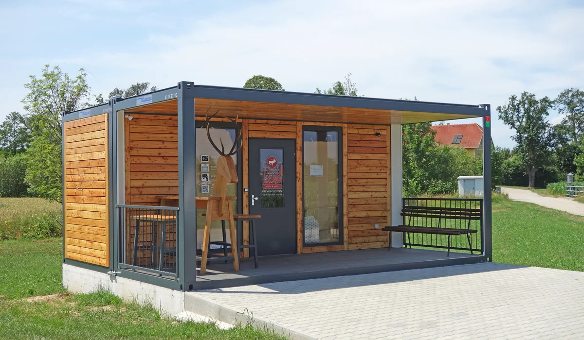Module terrasse assemblé avec bardage bois, toiture et garde-corps