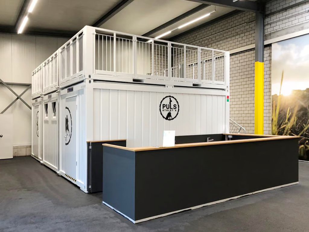 Module d’accueil avec espace en partie haute dans un hall